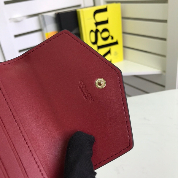 コーチ財布着用イメージ